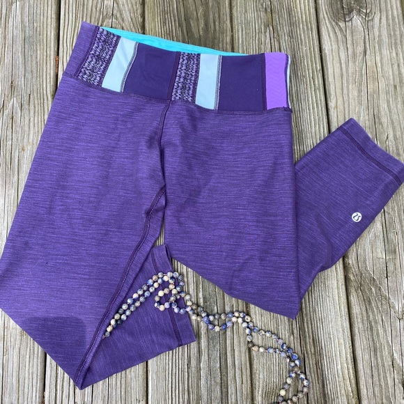 Lululemon “Wunder under crop” Lyon fabric, size 6 - Picture 1 of 4